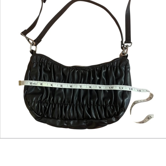 Elegant Black Shoulder Bag - Picture 10 of 12